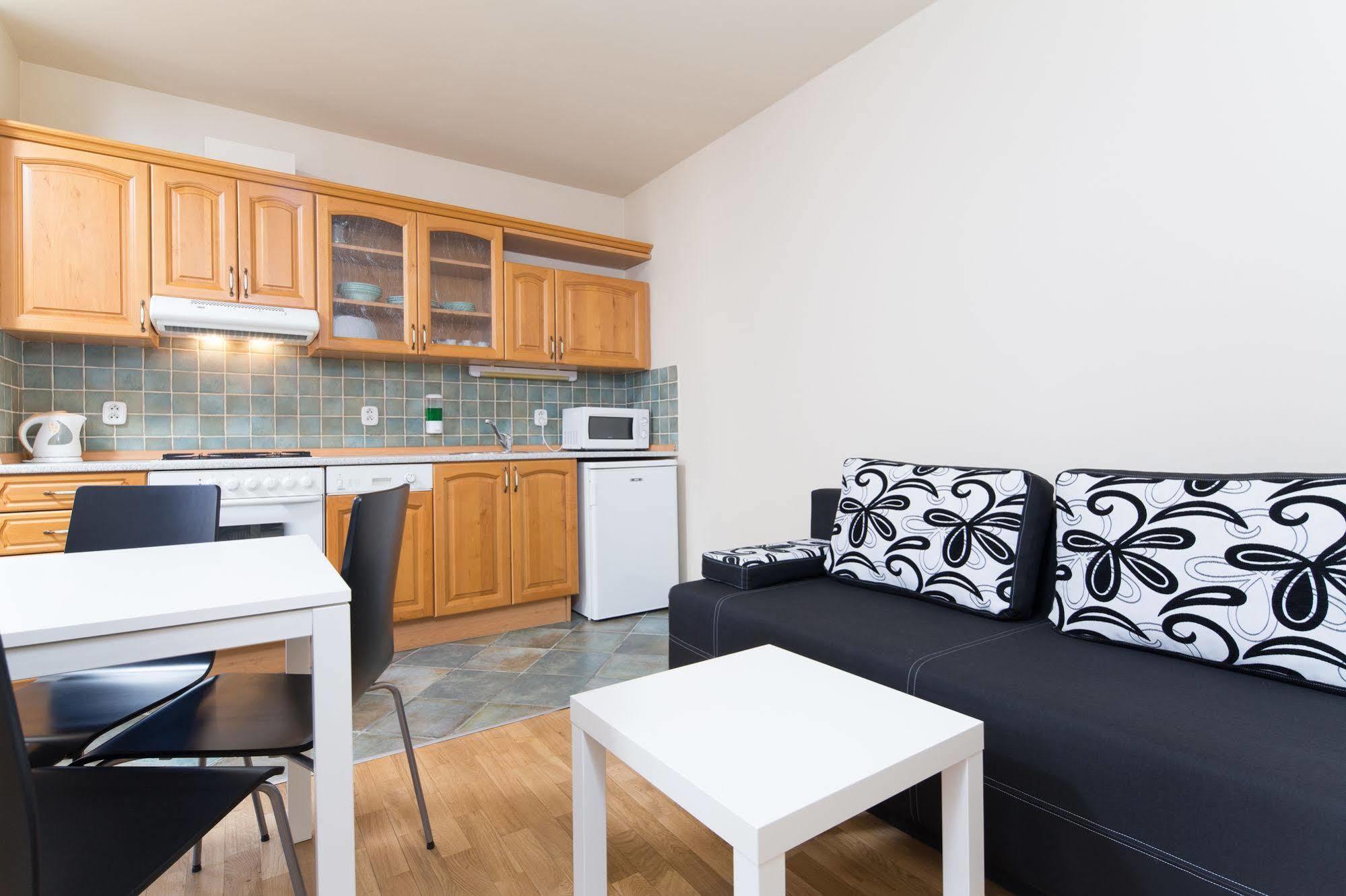 Picasso Apartments Прага Экстерьер фото