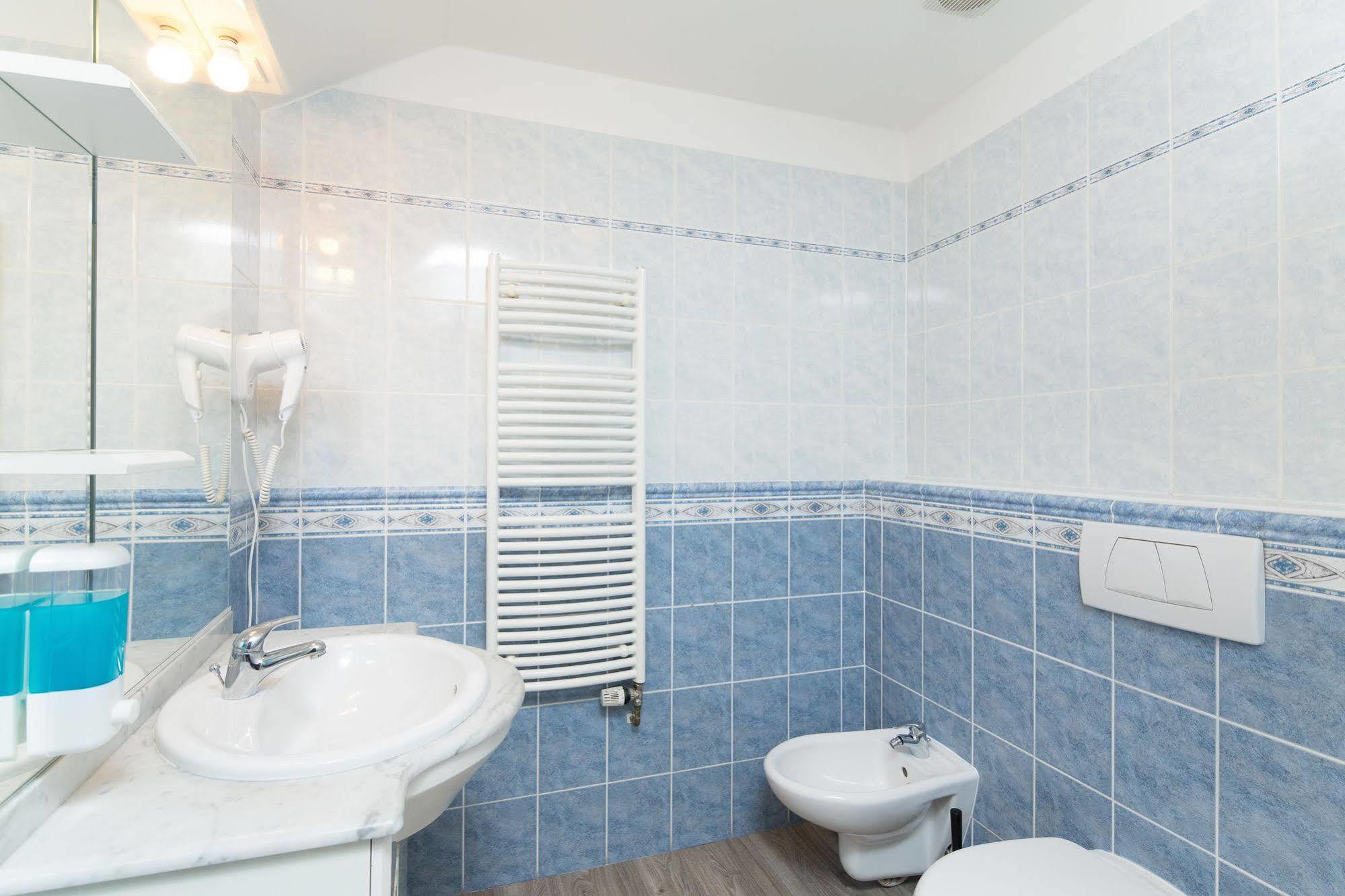 Picasso Apartments Прага Экстерьер фото