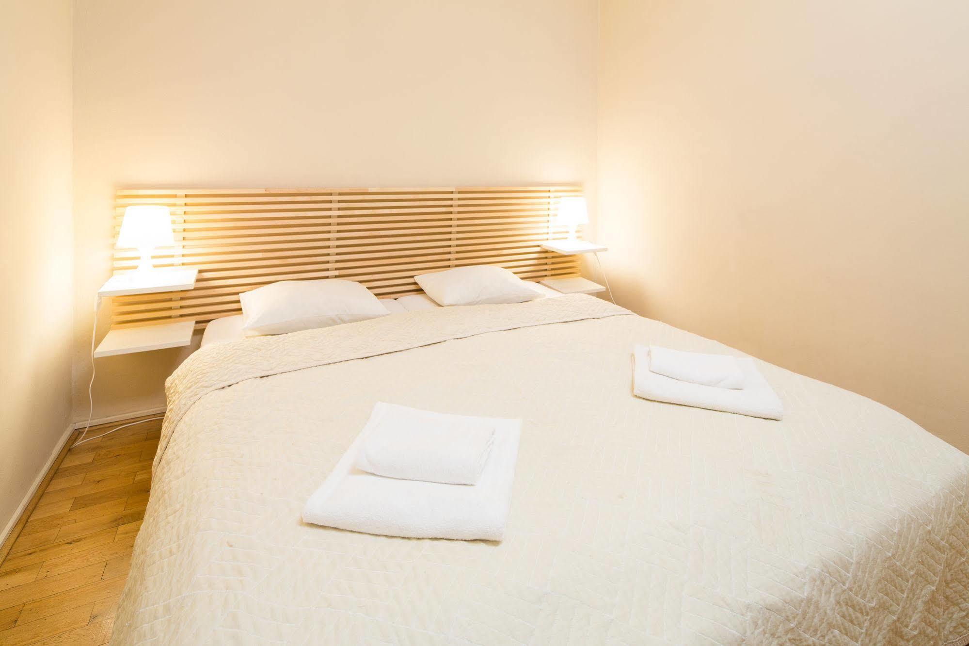 Picasso Apartments Прага Экстерьер фото