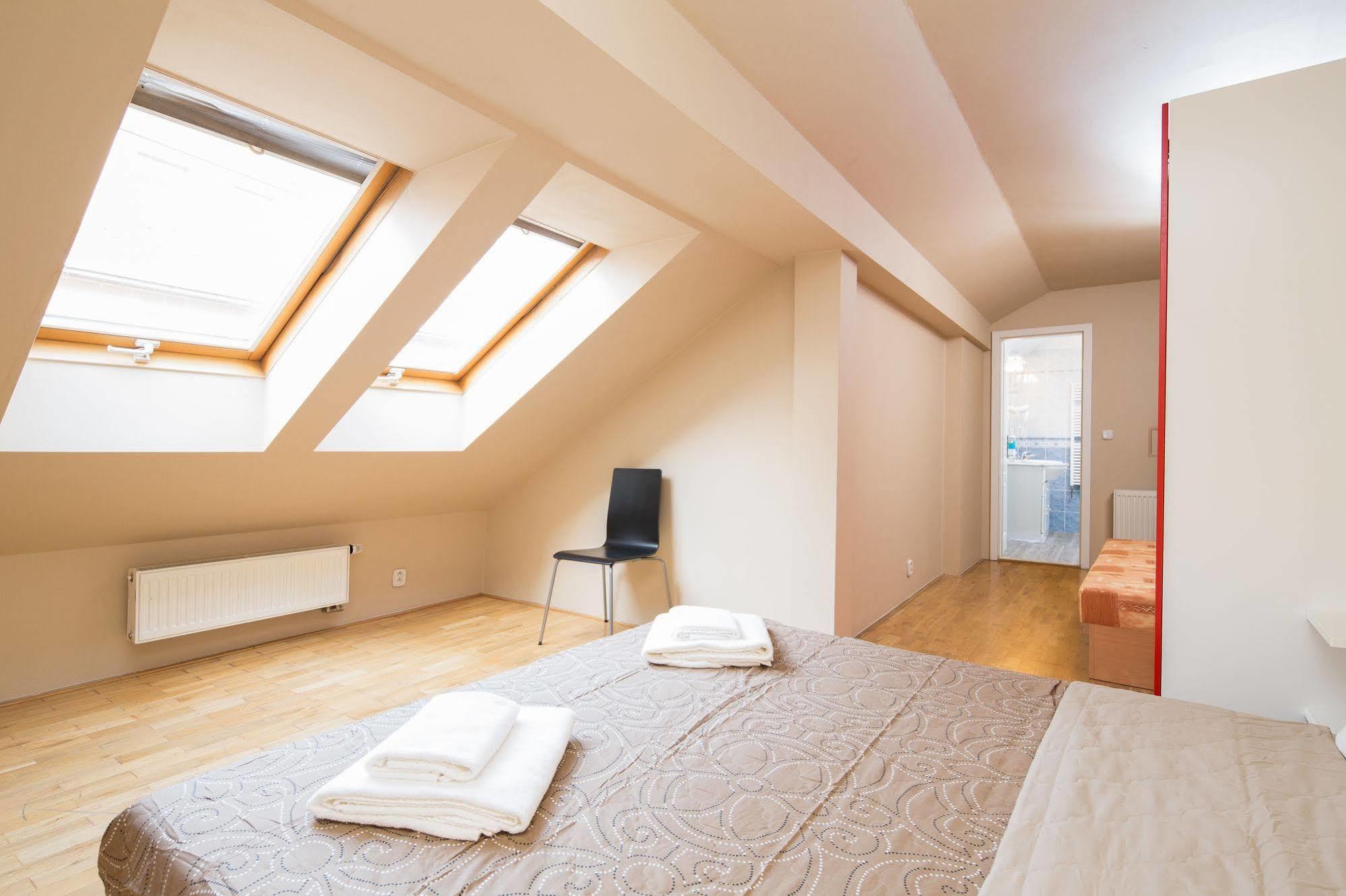 Picasso Apartments Прага Экстерьер фото