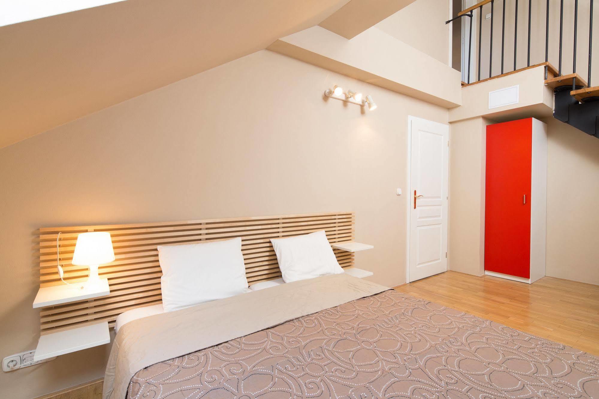 Picasso Apartments Прага Экстерьер фото