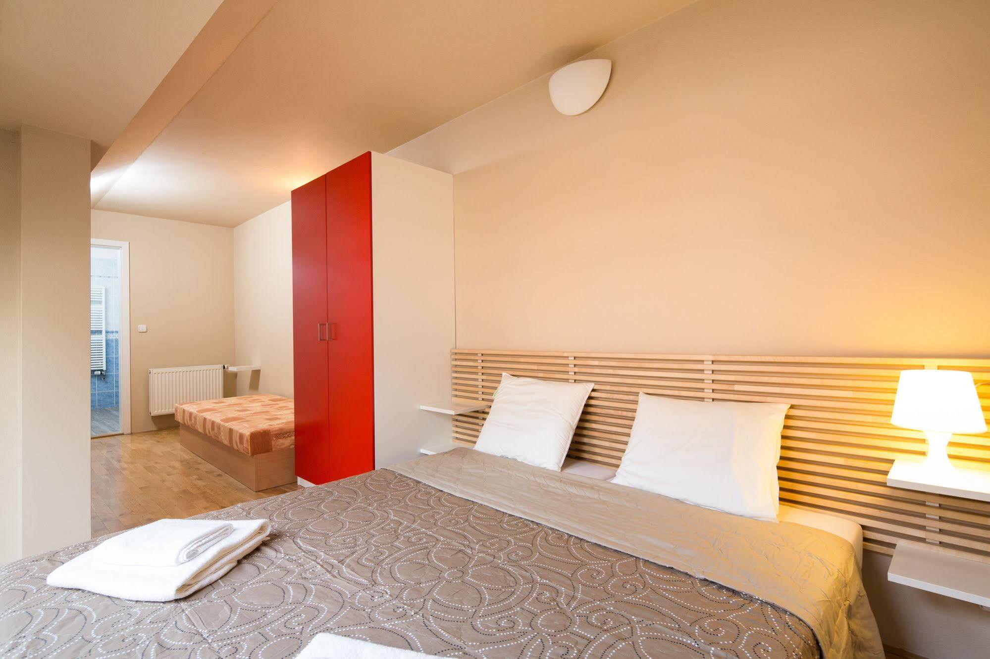 Picasso Apartments Прага Экстерьер фото